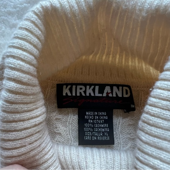 Kirkland Signature Cream Cashmere Turtleneck Sweater - Picture 4 of 4
